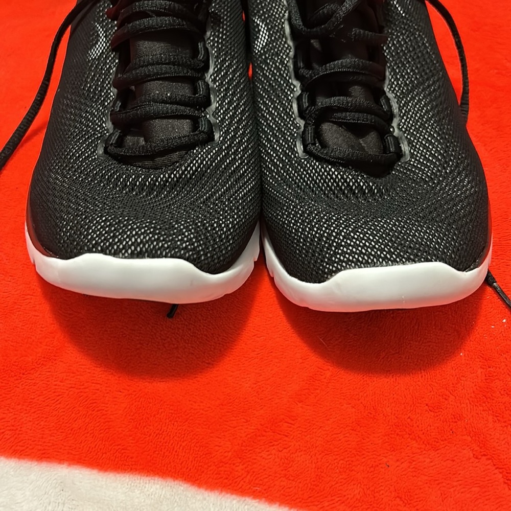 ASICS - Picture 2 of 4